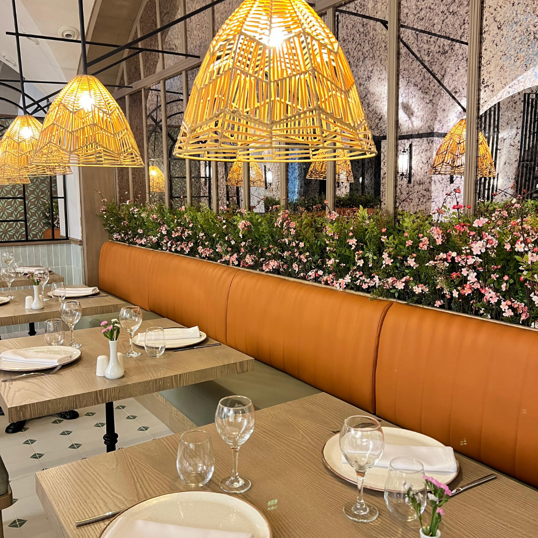 Decoracion Verde Variada en Mueble