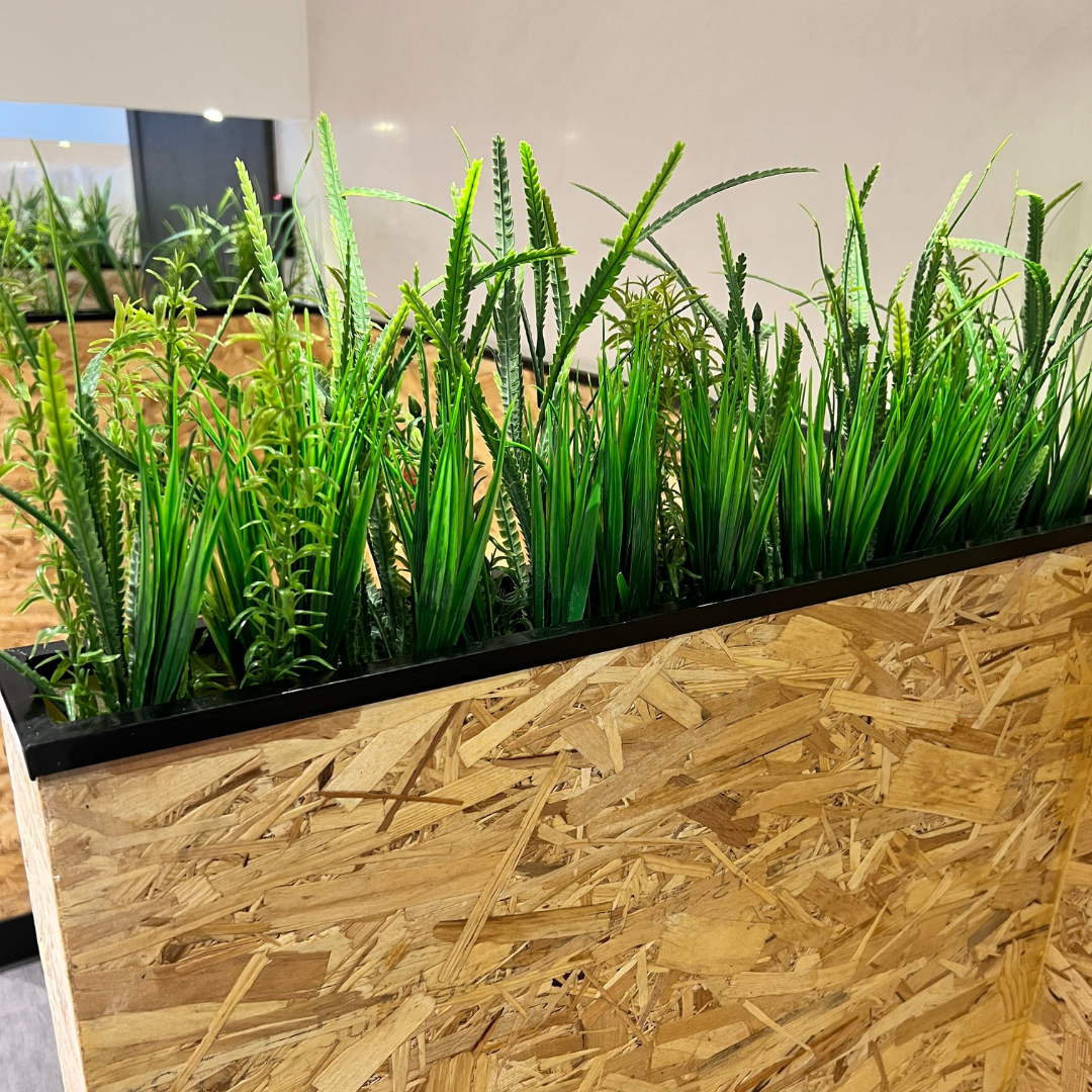 Decoracion Verde Variada en Mueble